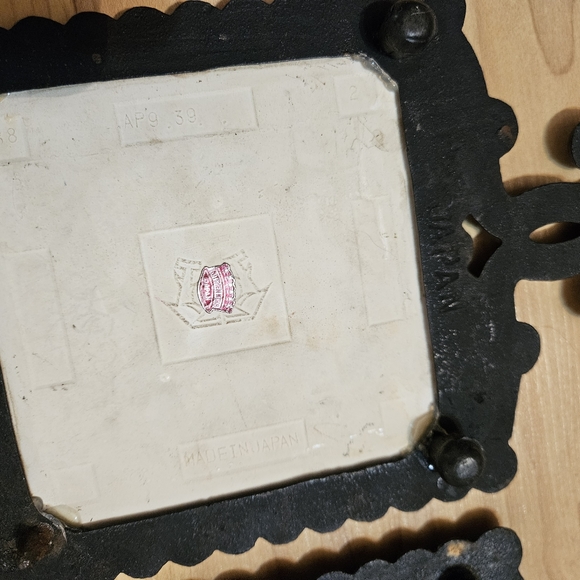 Vintage cast iron trivets - Picture 5 of 6